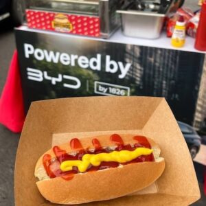 hotdog hot dog buns live station onsite event service chaz events catering Singapore live station dessert bowl taro sweet potato qq balls milk tea bubble tea traditional dessert sg events corporate convention roadshow parties carnival